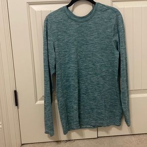 Long sleeve workout tee